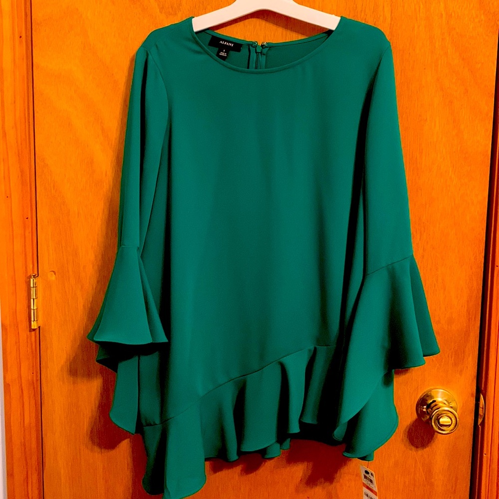 Green Alfani asymmetrical top flouncy bell sleeves NWT size small lush meadow